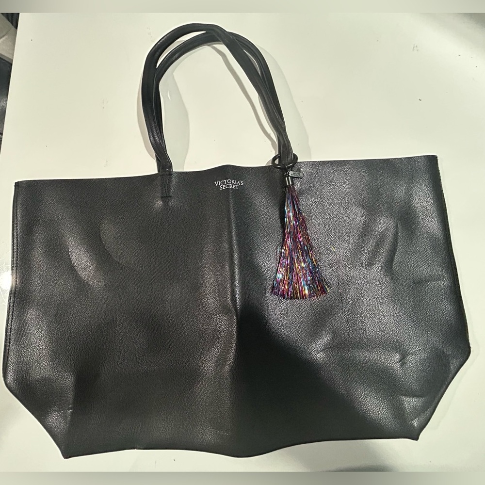 Victoria’s Secret Black Textured Tote – Spacious & Stylish